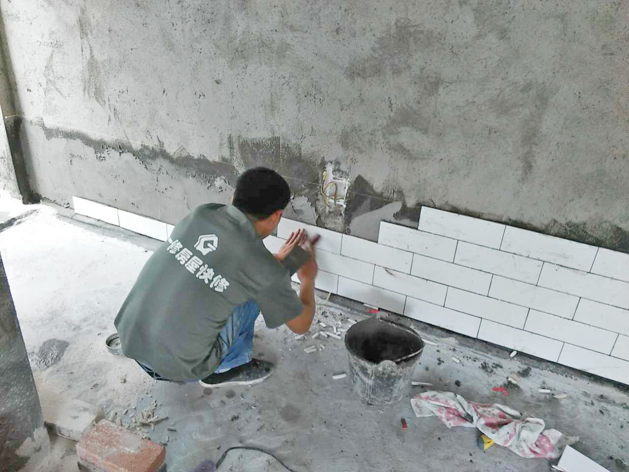 告別塵土飛揚(yáng)，一修房屋快修為您展現(xiàn)泥瓦工新面貌