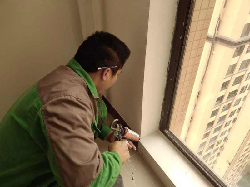 陽臺(tái)貼瓷磚，踢腳線安裝