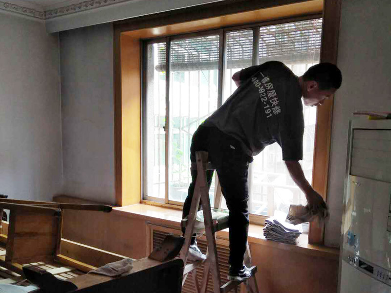 鄭州房屋維修公司哪家能維修門(mén)窗，鄭州玻璃推拉門(mén)輪子維修電話