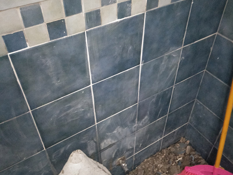 衛(wèi)生間管道檢測：埋嵌到墻壁、樓板等處的管道是能夠防止膨脹的。壓力和拉伸應力都被吸收而又不損壞各種材料。如果管道有隔離材料（要符合標準），這些隔離材料能允許更多的膨脹。 一、冷水管試驗壓力，應為冷水管道系統(tǒng)設計壓力的1.5倍，但不得小于0.9MPa。 二、熱水管試驗壓力，應為熱水管道系統(tǒng)設計壓力的2.0倍，但不得小于1.2MPa。