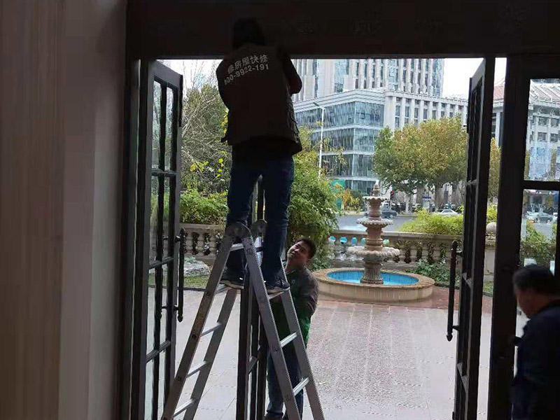 鄭州哪家維修公司能維修電動門，鄭州電動卷簾門斷了維修多少錢