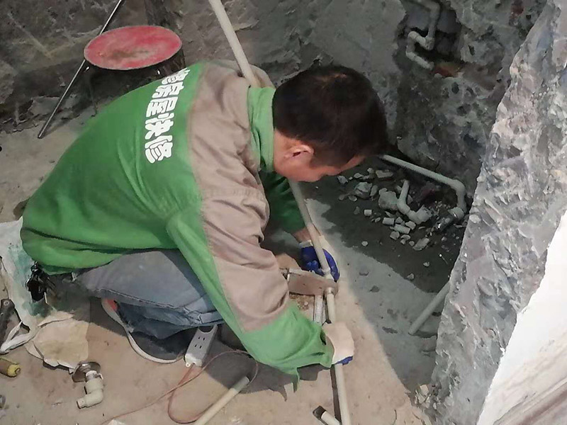 鄭州房屋維修公司哪家收費(fèi)便宜，鄭州維修暗管漏水多少錢