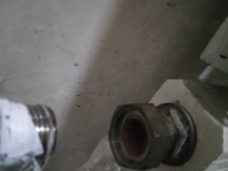 暖氣循環(huán)泵安裝:1、家用暖氣循環(huán)泵安裝前應(yīng)檢查循環(huán)泵進出水口是否有異物堵塞； 　　2、家用暖氣循環(huán)泵裝入系統(tǒng)前應(yīng)將系統(tǒng)管道內(nèi)的雜物沖洗干凈，以免循環(huán)泵運轉(zhuǎn)時雜物纏繞葉輪造成堵轉(zhuǎn)； 　　3、家用暖氣循環(huán)泵安裝時應(yīng)用力輕柔，請勿大力，以免損壞泵體； 　　4、家用暖氣循環(huán)泵的進、出口都要設(shè)有由任(活接頭)，以便裝拆。 　　5、家用暖氣循環(huán)泵安全接線，連線要采用帶地線的三股線的插頭， 地線端與電機外殼聯(lián)接，以保證安全。 　　6、家用暖氣循環(huán)泵噪聲低，檢查是否轉(zhuǎn)動時，需用螺絲刀頂住耳朵細聽。 　　7、部分家用暖氣循環(huán)泵泵內(nèi)潛水轉(zhuǎn)動部分利用水潤滑，因此，請勿長時間無水運行。