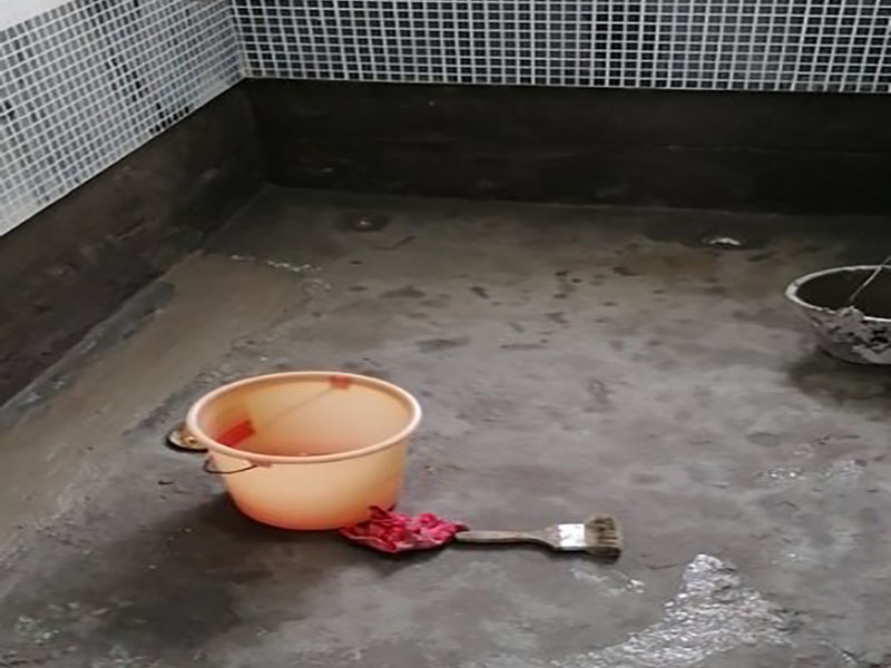 浴室防水貼磚裝修：一是墻磚應(yīng)從下向上鋪貼,且一面墻不能一次貼到頂,接縫一般為1~3毫米; 二是鋪貼前要先處理墻面的平整,處理裂縫; 三是粘結(jié)材料的涂抹要中間稍高于四周,用橡膠錘敲擊表面以固定,這樣一來(lái)可以避免空氣積存于粘結(jié)層中。同時(shí)要進(jìn)行水平檢測(cè); 四是粘結(jié)材料要挑和適當(dāng),一般墻面水泥與沙比例為1:4,地面水泥與沙比例為1:32. 地面要打平。有一些土建地面是不平的,遇到這種情況大家應(yīng)該把不平的地方用水泥沙漿鋪平。鋪設(shè)時(shí)可以用不同的色彩的瓷磚(較深色的)把周?chē)蚱饋?lái),而框內(nèi)的瓷磚用較淺色的。當(dāng)然,廚房跟廁所的地面一定要有傾斜度,這樣是為了方便排水