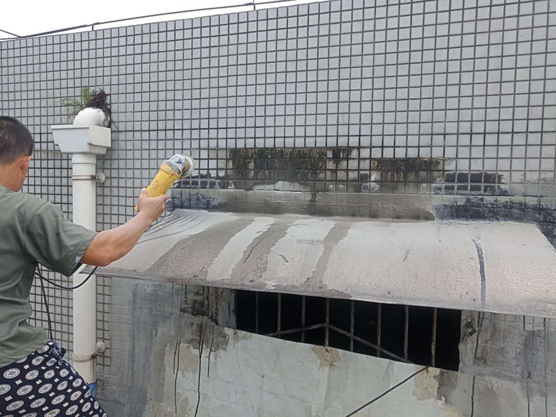 窗戶外墻防水切割：1、外墻防水不建議用防水涂料，防水涂料施工后需要做一層保護(hù)層；2、防水需要在水泥基面施工，如果貼了瓷磚，還需要把瓷磚鏟除再施工；3、外墻防水最好使用砂漿防水劑，做好后可以與原有的水泥基面形成一個(gè)整體，且不會(huì)被雨水中的酸、堿等物質(zhì)破壞。