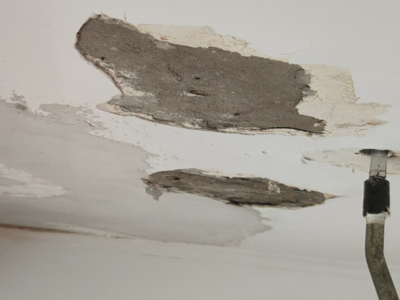 頂面墻面反水固化：1、表面處理：剛施工好的地面不要立馬涂地坪漆，地面灰塵、污漬要清理干凈；2、噴涂環(huán)氧封閉底涂料：如果地坪標(biāo)間有間隙，較為粗糙，要對(duì)地坪表面處理干凈再進(jìn)行涂抹；3、地坪漆配置：在地坪漆加入稀釋劑，使它滲透到地面內(nèi)層、增加防透性。