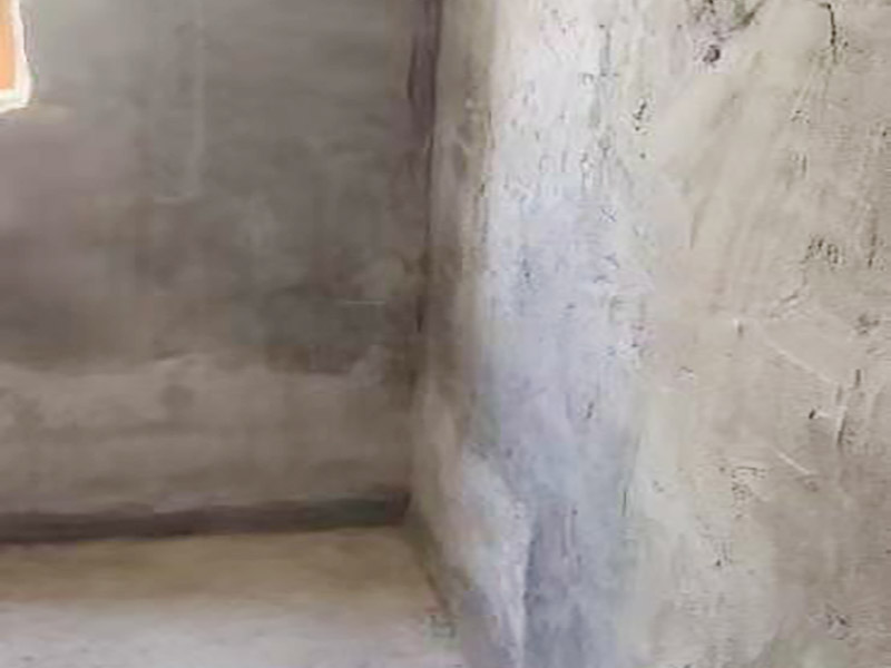 廚房抹灰防水施工：清理基層：將墊層上松散的混凝土、砂漿等清洗干凈，凸出的鼓包剔除。 刷水泥素漿：配合比為水泥∶防水油=1∶0.03(重量比)，加上適量水拌合成粥狀，鋪攤在地面上，用掃帚均勻掃一遍。 抹底層砂漿：底層用1∶3水泥砂漿，摻入水泥重3%～5%的防水粉。拌好的砂漿倒在地上，用杠尺刮平，木抹子順平，鐵抹子壓一遍。 刷水泥素漿：常溫間隔1d后刷水泥素漿一道，配合比為水泥∶防水油=1∶0.03(重量比)加適量水。 抹面層砂漿：刷水泥素漿后，接著抹面層砂漿，配合比及做法用底層。