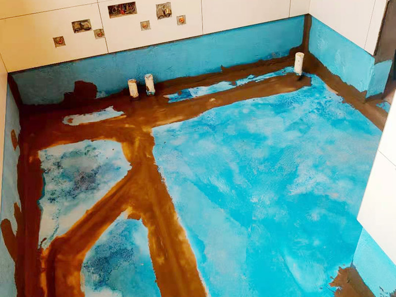 衛(wèi)生間防水施工：在衛(wèi)生間內(nèi)刷第一遍防水涂料，涂料高度、厚度需要達標;2、第一遍涂料干透之后，刷第二遍涂料;3、第二遍防水涂料干透后，在涂層表面鋪保護層;4、閉水實驗，地面上的水線需要維持在2cm以上，并在1天后，觀察是否會滲漏。