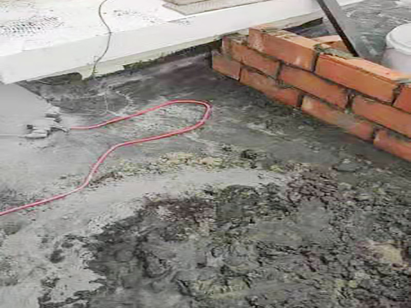 陽臺地面處理施工:防水能力差、表面比較光滑且不具備防滑能力的瓷磚，鋪裝在陽臺地面上是比較危險的事情。如果特別需要在陽臺地面鋪設(shè)瓷磚的話，建議盡量選用亞光面、光線反射率較低、同時具有防凍、防水、防滑等特點的瓷磚進行陽臺的地面鋪設(shè)。 　