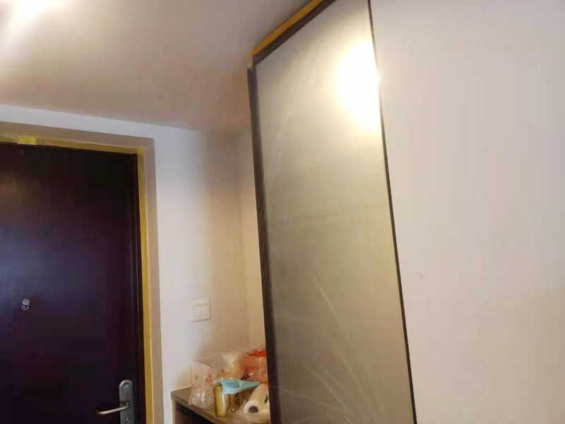 墻面家具成品保護(hù)：裝修工程成品保護(hù)包括玻璃幕墻、鋁合金成品保護(hù)、電訊通訊成品保護(hù)、木門成品保護(hù)，地面、墻面成品保護(hù)，水電成品保護(hù)，消防人防設(shè)備成品保護(hù)，通風(fēng)空調(diào)專業(yè)成品保護(hù)，吊頂成品保護(hù)以及石材成品保護(hù)。