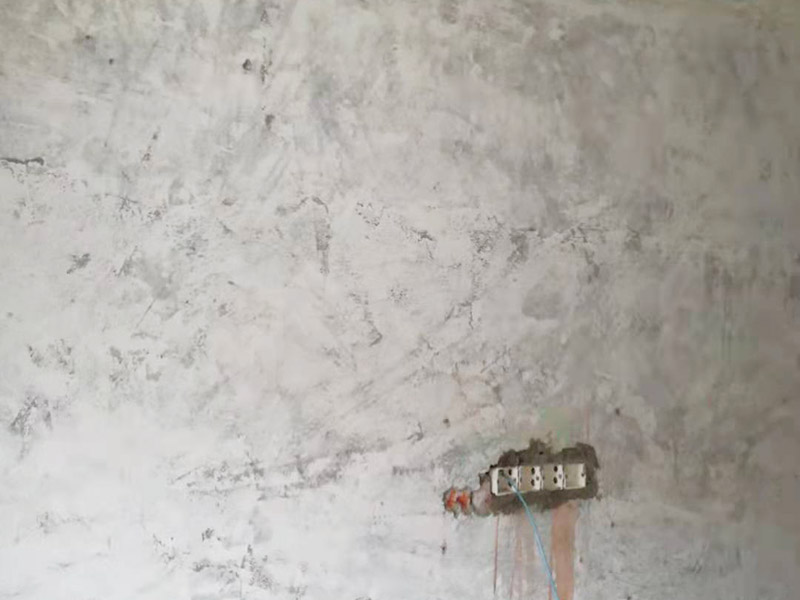 全屋電路改造：電路是家居裝飾中的隱藏工程，是家居裝飾的必然步驟。彈好平行與垂直線開(kāi)槽，放好開(kāi)關(guān)插座底盒，而開(kāi)關(guān)插座底合安裝要彈水平線開(kāi)槽，廚衛(wèi)間須根據(jù)設(shè)計(jì)的使用功能進(jìn)行彈線開(kāi)槽。布線都是使用線管進(jìn)行暗埋，電線需要并頭連接，不能隨便連接，接頭處需要使用按壓接線法，線接好之后，使用絕緣膠布包住。