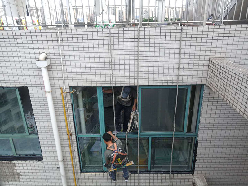丹東裝修招商免加盟費_久益一修加盟店月營業(yè)額45萬_丹東墻面粉刷連鎖品牌