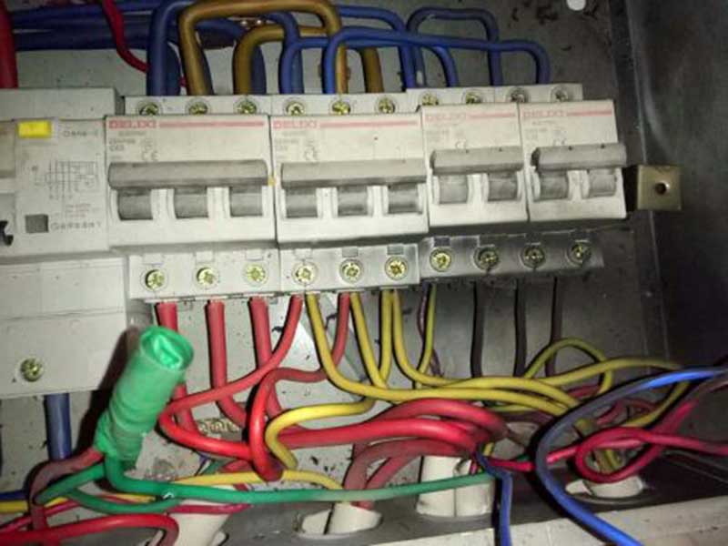  用電高峰期停電很苦惱，電表顯示跳閘怎么恢復(fù)這樣解決好