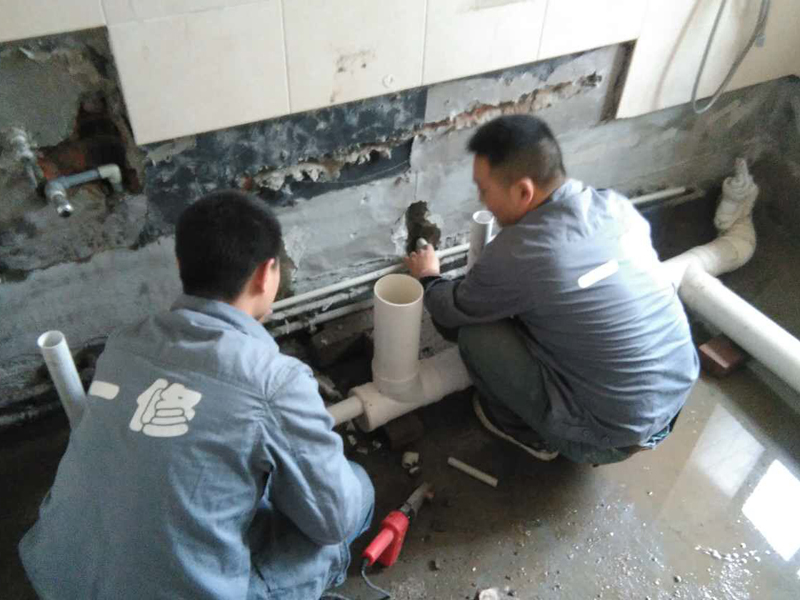 排水管安裝要點，管道粘接前應對承插口