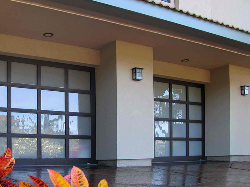 車庫門維修價格是多少，電動車庫門維修