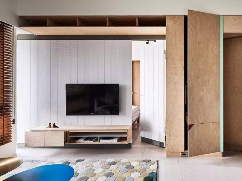 唐山木門翻新貼皮，木門的貼皮掉了一塊