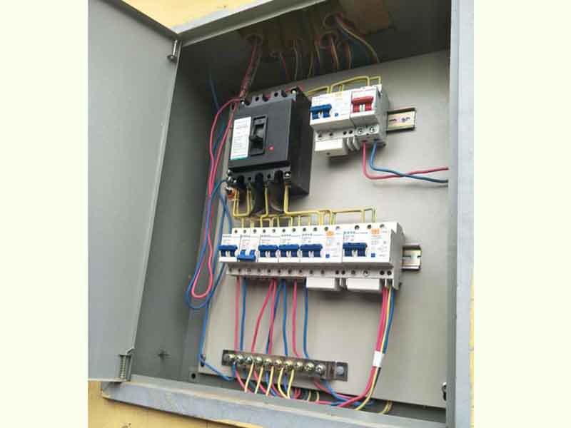 家里跳閘了推上去沒電，可能是漏電保護