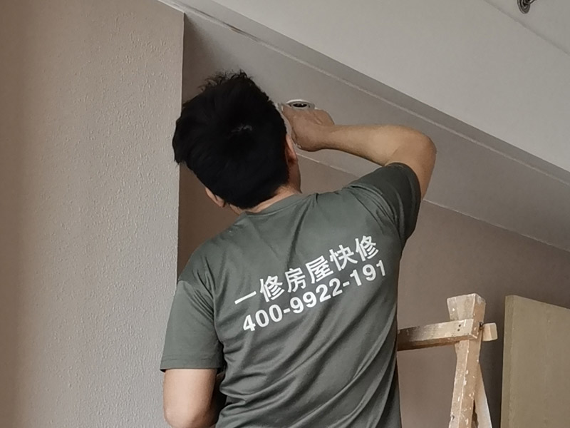 哪家房屋維修公司可以只刷墻面白漆，舊