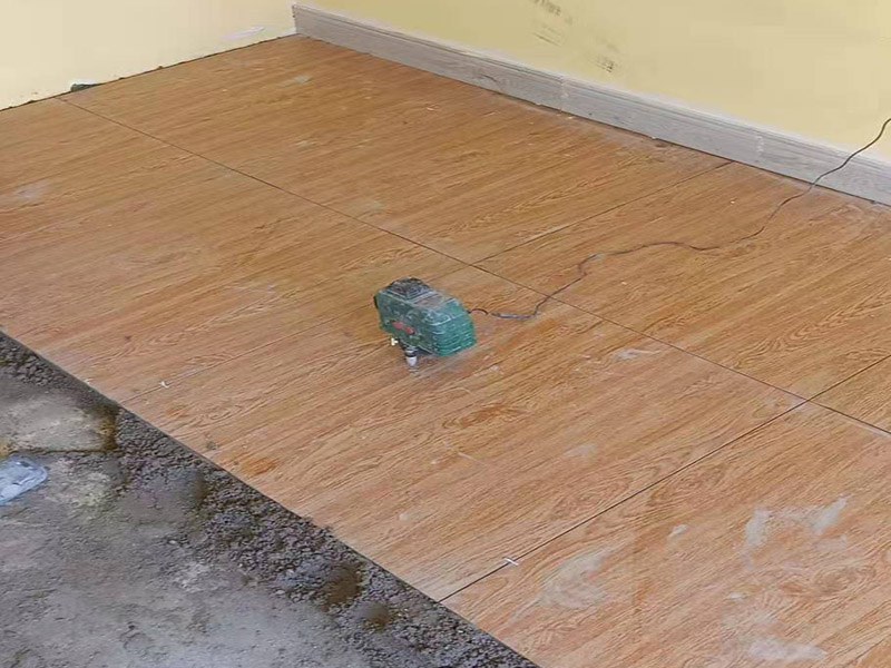 工地上料地板磚多少錢一平方，貼磚費用