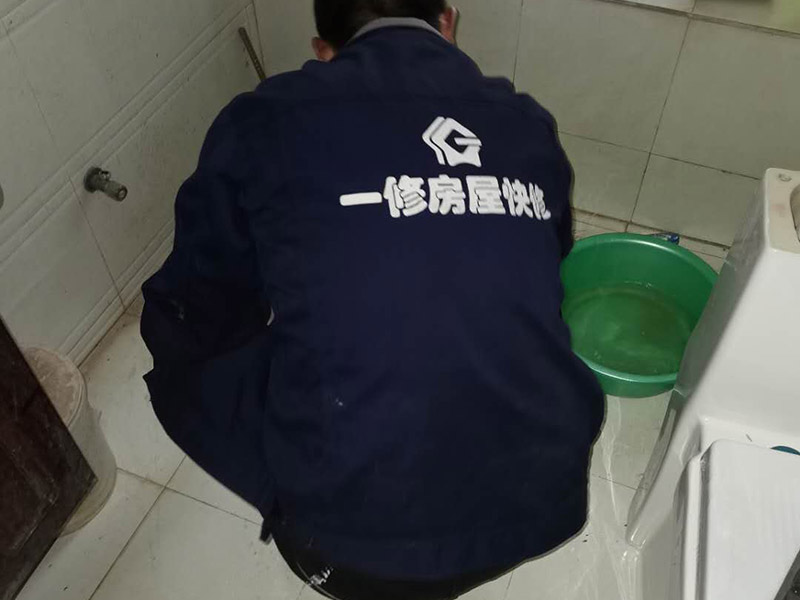 樓上漏水樓下如何補(bǔ)漏，樓上沒(méi)用水怎么