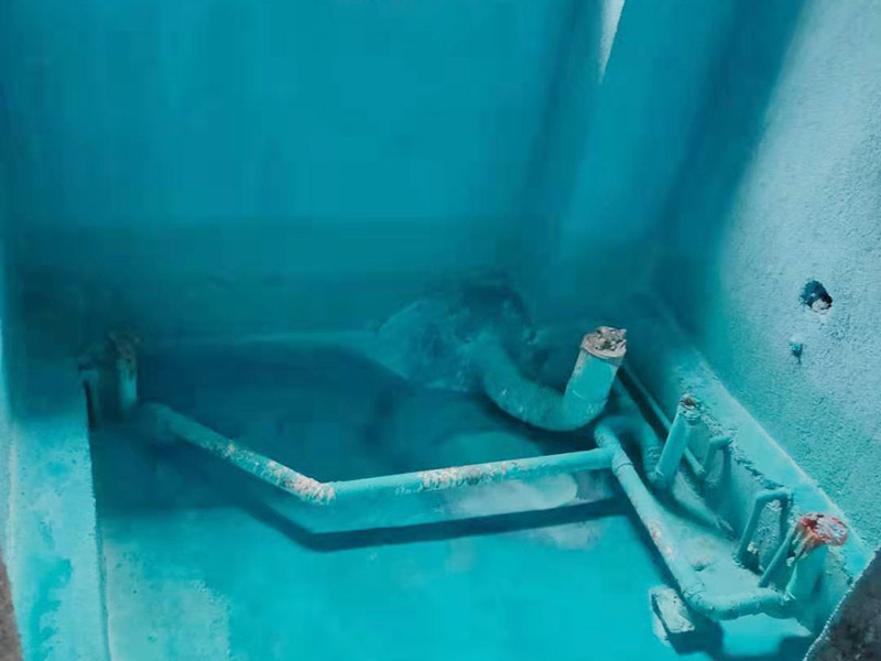 衛(wèi)生間粗下水管漏水了，衛(wèi)生間粗下水管