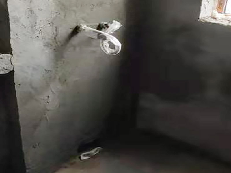衛(wèi)生間輕微滲水，衛(wèi)生間砸掉重新做防水