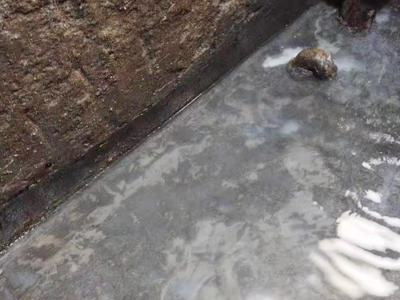 廚房地面輕微滲漏不是很嚴(yán)重，防水補漏