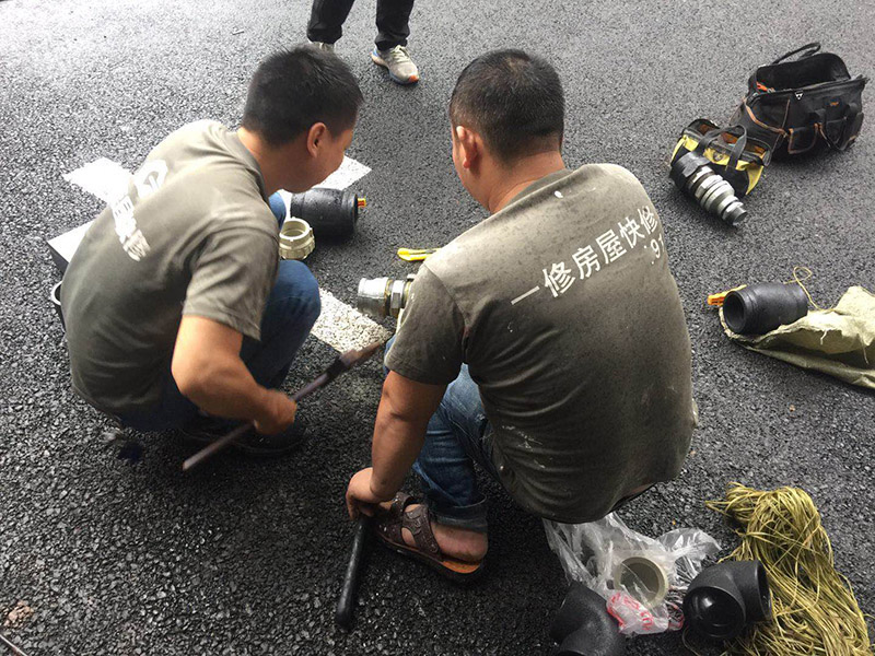 10年的二手房屋頂維修多次反復(fù)漏水，