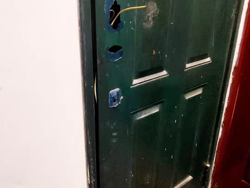 防盜門嘎吱嘎吱響怎么快速維修，上面維