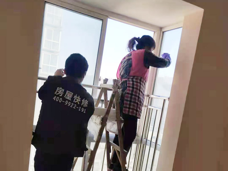 北京老房子陽(yáng)臺(tái)翻新大概費(fèi)用是多少？