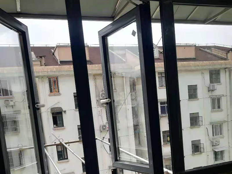 貴陽陽臺安裝玻璃窗多少錢一平方？