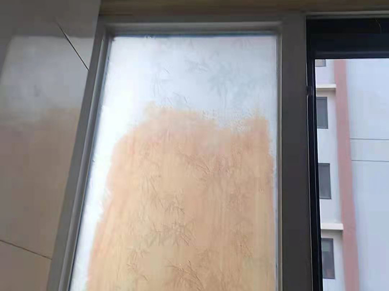 江門(mén)陽(yáng)臺(tái)安裝玻璃窗多少錢(qián)一平方？