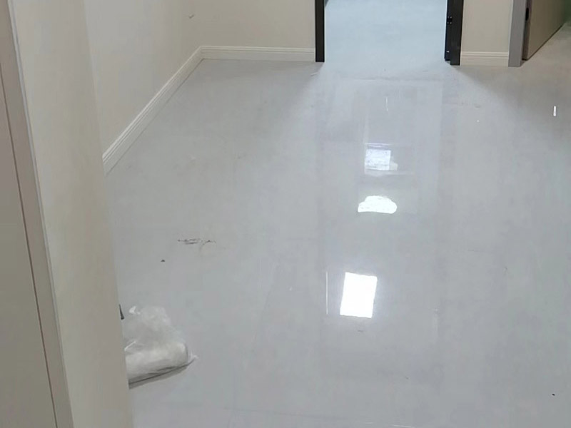 舊房改造地面拆除和直接貼磚哪個(gè)更省錢