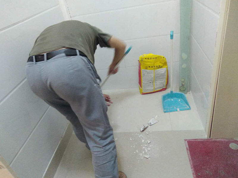 補(bǔ)貼瓷磚溝縫、清理